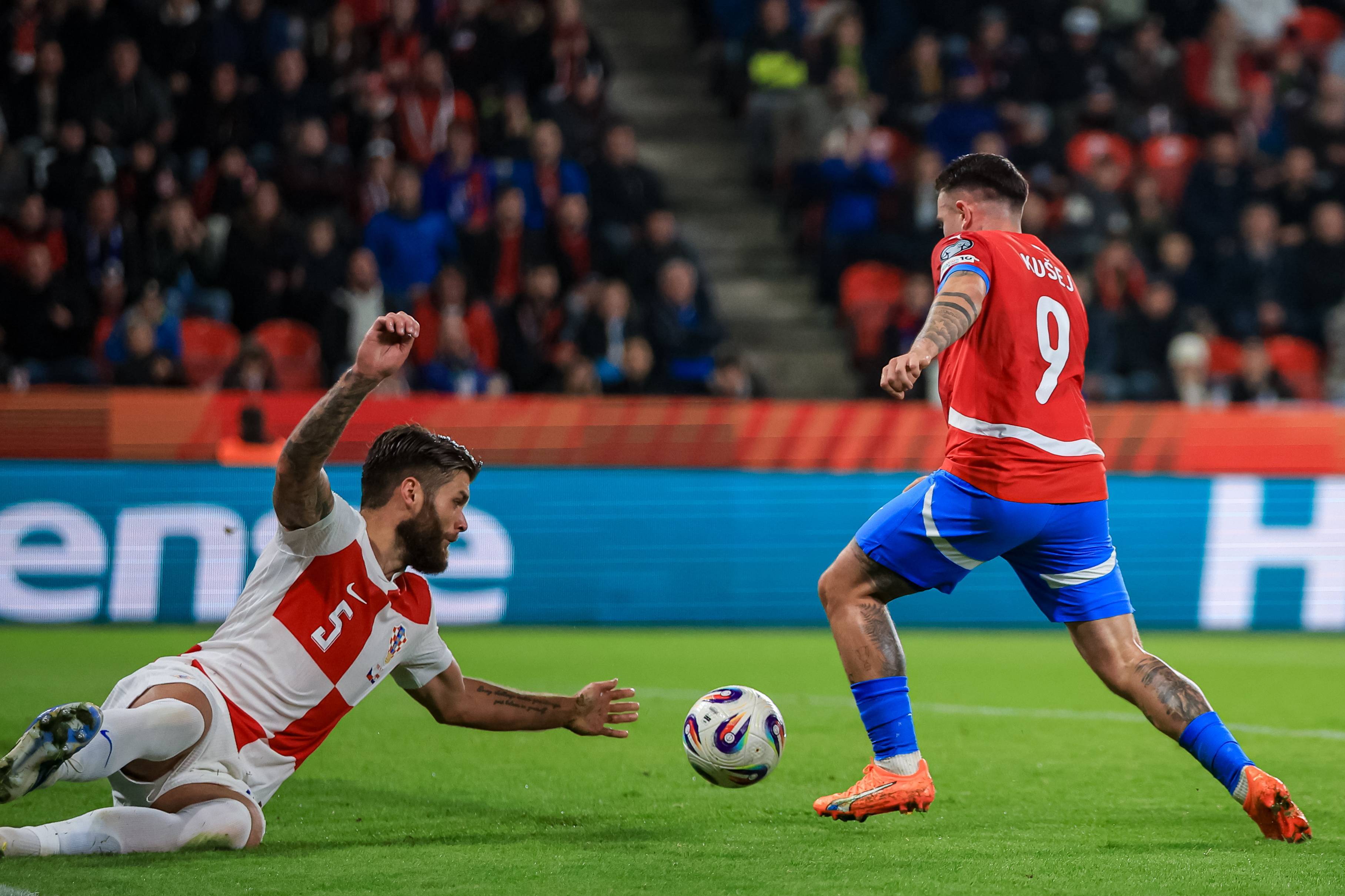 关于克罗地亚艰难战平克罗地亚,欧预赛小组赛不利的信息 关于克罗地亚艰难战平克罗地亚,欧预赛小组赛不利的信息