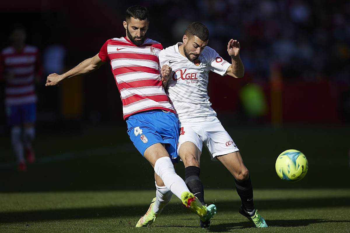 关于格拉纳达主场逼平对手，积分不变的信息