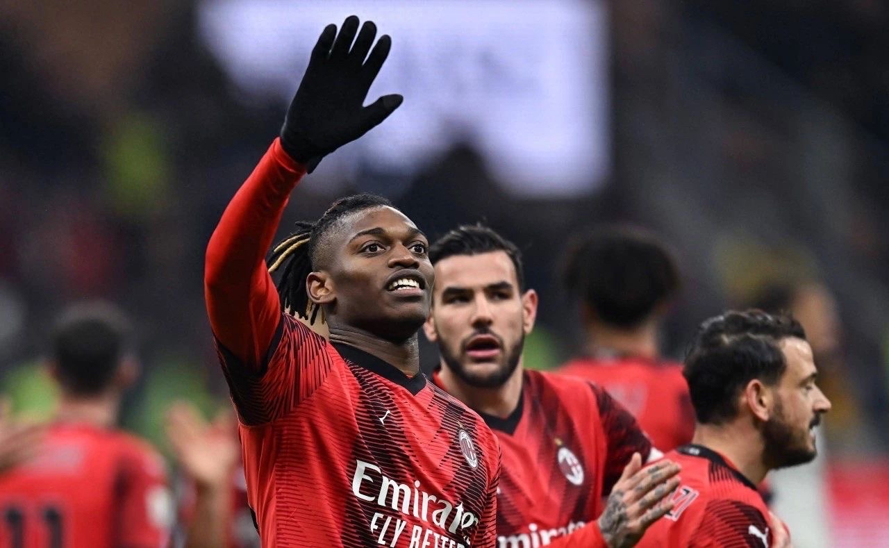 著名足球运动员在比赛中取得惊人成绩