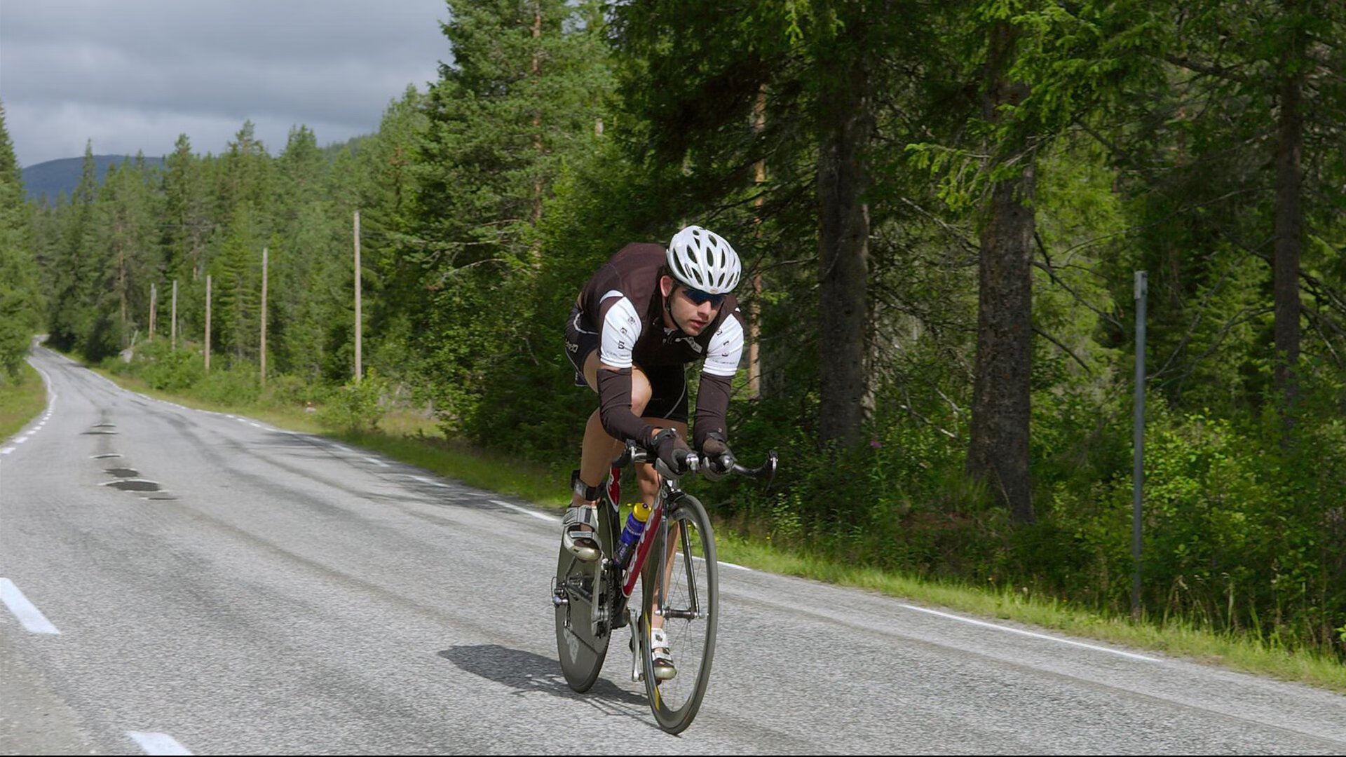 熊猫体育赛事-约基奇关键战不手软，骑士全面压制猛龙，双线战场上的统治力展现