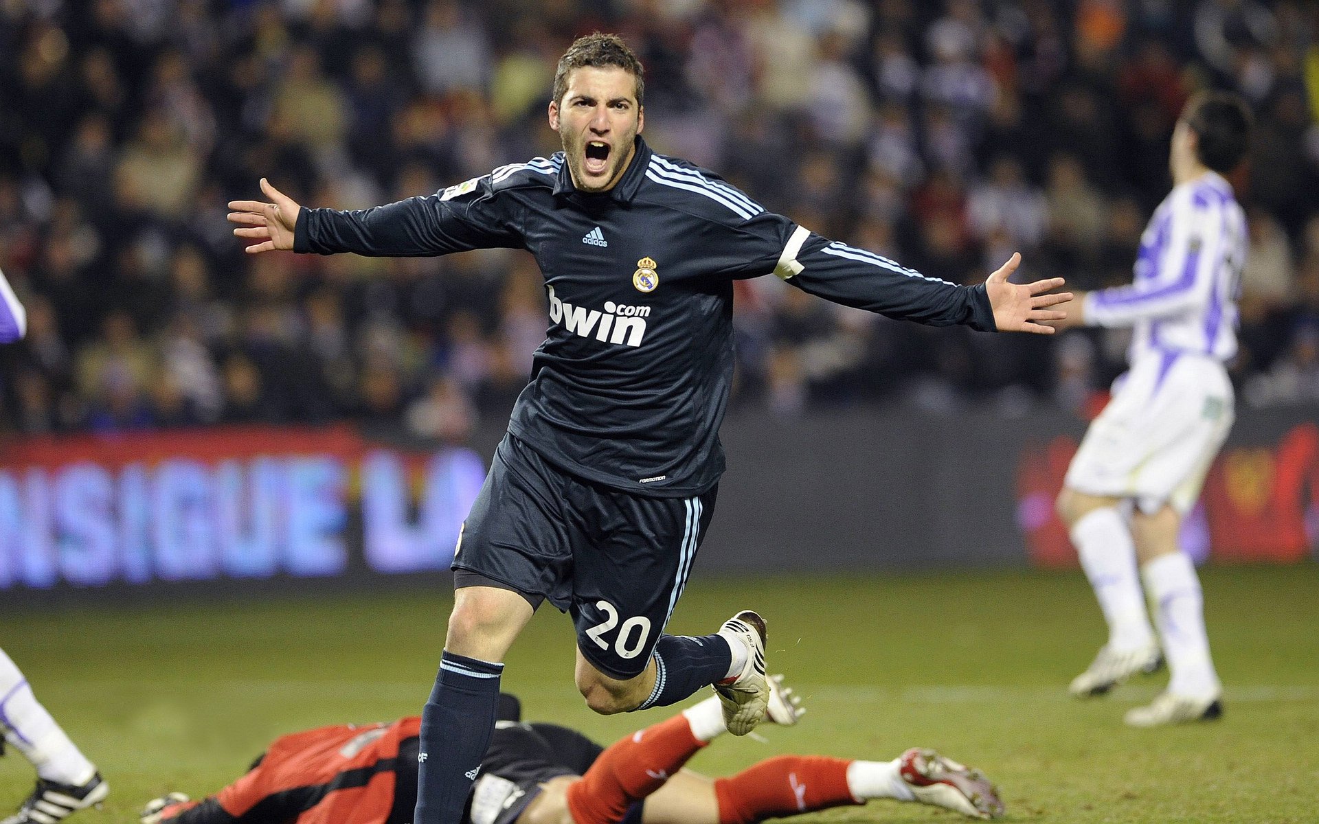 基耶萨刷新纪录之夜，墨西哥与勒沃库森的文化碰撞如何点燃足球传奇